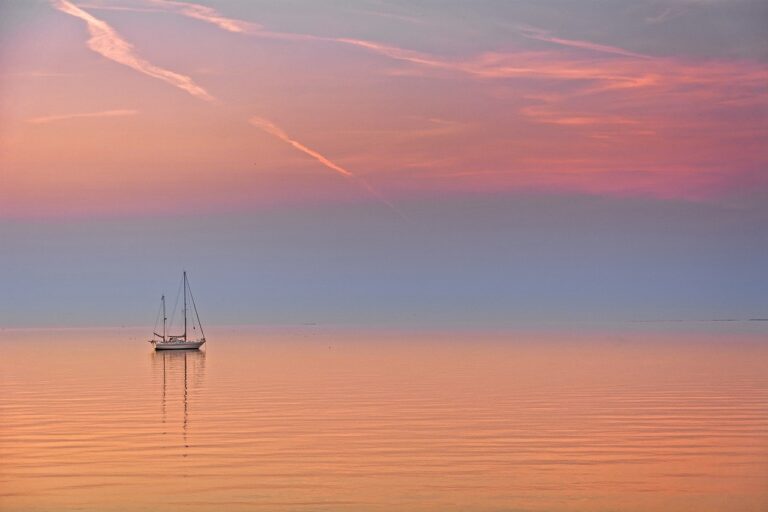 Assurance Bateau : Obligations, Garanties et Astuces pour Éviter les Mauvaises Surprises