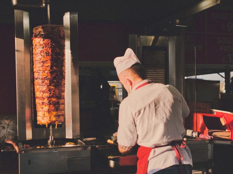 Comment optimiser la cuisson de la viande sur une broche kebab ?